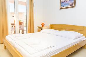 Apartments Tiho i Pave
