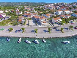 Apartments Tiho i Pave