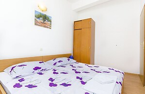 Apartments Tiho i Pave