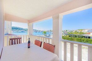 Apartments Tiho i Pave