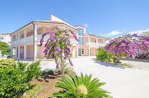 Apartments Tiho i Pave