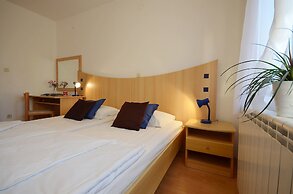 Apartments Mira