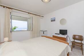 Apartments and Room Mate-mare