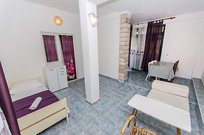 Apartment and Rooms Ivan