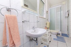 Apartments and Rooms Iva