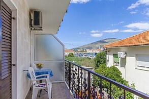 Apartments and Rooms Iva