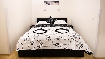 Black & White Apartment by Wenceslas Sq.