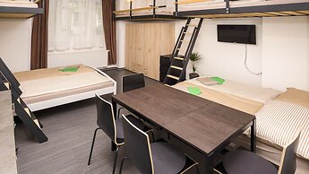 Flying Bed Apartment close to Castle