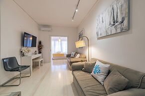 L' apartment blanc dans le centre de Glyfada