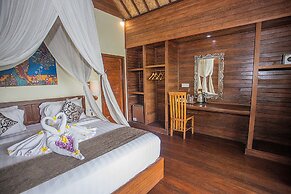 D'Muncuk Huts Lembongan