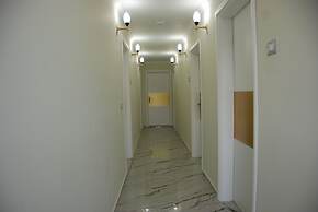 Crown Deluxe Apartments