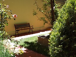 El Manzano Hostel