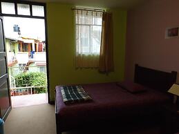 El Manzano Hostel
