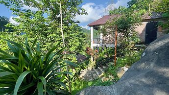 Ba Be Lakeside Bungalow