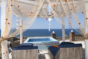 Starlight Luxury Seaside Villa & Suites