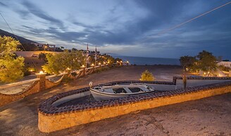 Starlight Luxury Seaside Villa & Suites