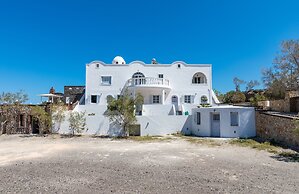 Starlight Luxury Seaside Villa & Suites