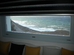 Starlight Luxury Seaside Villa & Suites