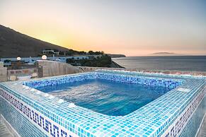 Starlight Luxury Seaside Villa & Suites