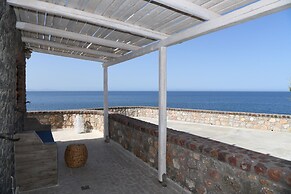 Starlight Luxury Seaside Villa & Suites