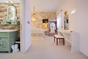 Starlight Luxury Seaside Villa & Suites