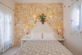 Starlight Luxury Seaside Villa & Suites