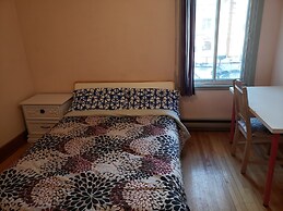Apartment near Metro Monk Station