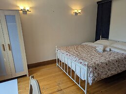 Apartment near Metro Monk Station