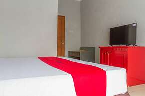 RedDoorz Plus @ Otista Garut