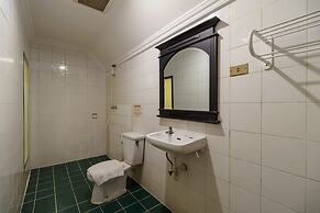 RedDoorz Plus near Ancol