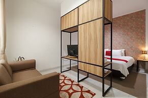 RedDoorz Plus near Exit Toll Puncak 2