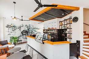 Djumba Hotel & Cafe