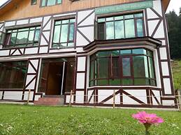 Hotel Glacier Heights
