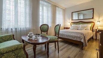 Maya's Flats & Resorts - Złoty