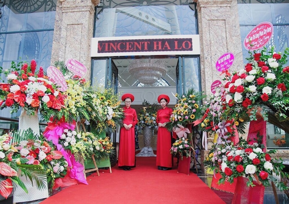 Vincent Halong Hotel