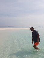Perla Dhangethi