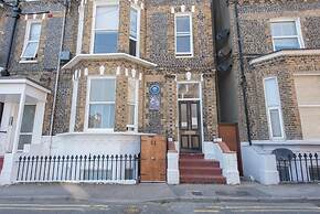 Seafront Walk Garden Apartment