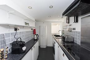 Seafront Walk Garden Apartment