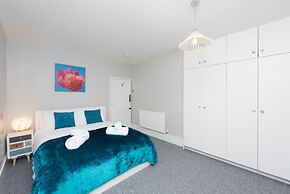 Seafront Walk Garden Apartment