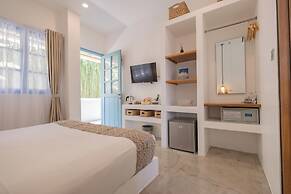 Seaesta Komodo Hotel & Hostel
