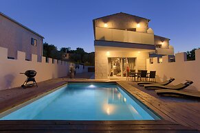 Pax House 1