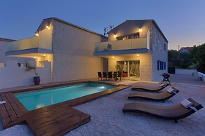 Pax House 1