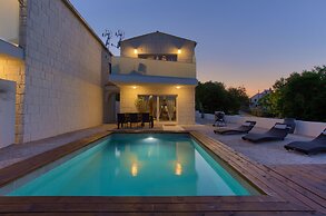 Pax House 1