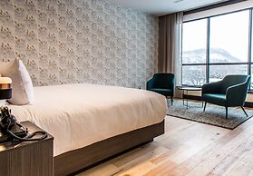 Hew & Draw Hotel