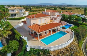 D08 - Bay View Villa in Vale da Lama