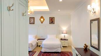 Merchant Villa