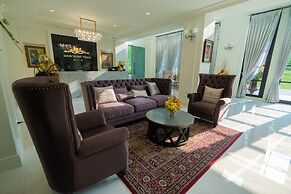 Merchant Villa
