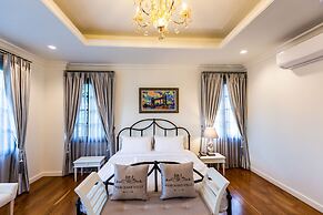 Merchant Villa