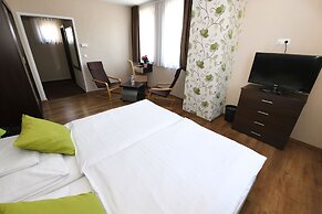 Ezüsthíd Hotel