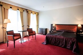 Menorah Hotel